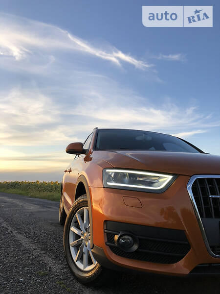 Позашляховик / Кросовер Audi Q3 2012 в 