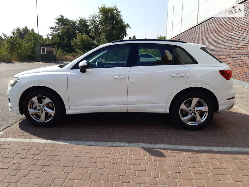 Внедорожник / Кроссовер Audi Q3 2020 в Хмельницком