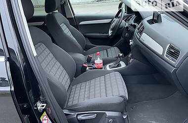 Позашляховик / Кросовер Audi Q3 2012 в 