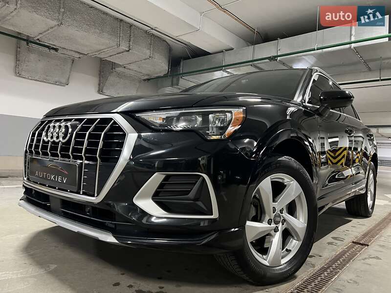 Внедорожник / Кроссовер Audi Q3 2019 в Киеве