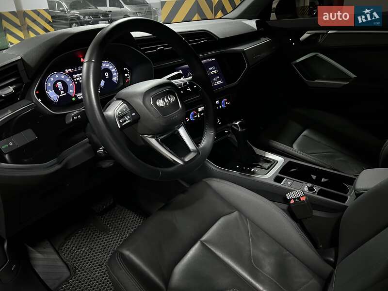 Внедорожник / Кроссовер Audi Q3 2019 в Киеве