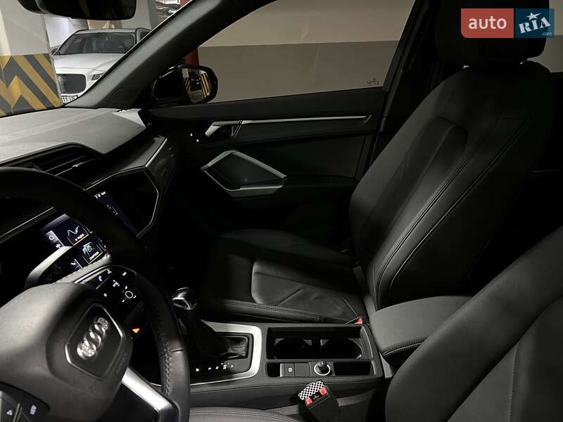 Внедорожник / Кроссовер Audi Q3 2019 в Киеве