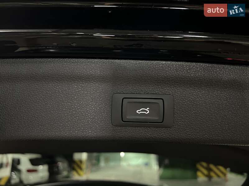 Внедорожник / Кроссовер Audi Q3 2019 в Киеве