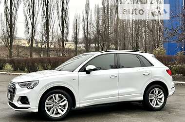Внедорожник / Кроссовер Audi Q3 2020 в 