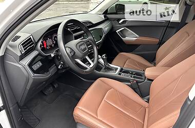 Внедорожник / Кроссовер Audi Q3 2020 в 