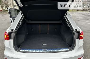 Внедорожник / Кроссовер Audi Q3 2020 в 