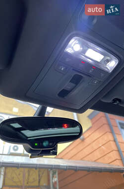 Позашляховик / Кросовер Audi Q3 2014 в 