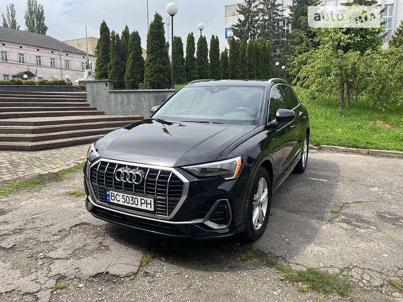 Позашляховик / Кросовер Audi Q3 2021 в 