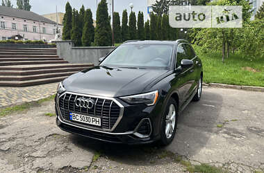 Позашляховик / Кросовер Audi Q3 2021 в 