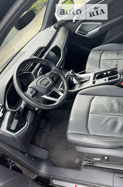 Позашляховик / Кросовер Audi Q3 2021 в 
