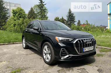 Позашляховик / Кросовер Audi Q3 2021 в 