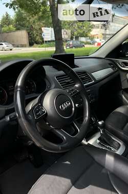 Позашляховик / Кросовер Audi Q3 2016 в 