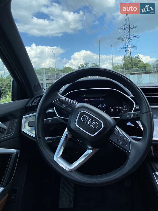 Позашляховик / Кросовер Audi Q3 2019 в Львові