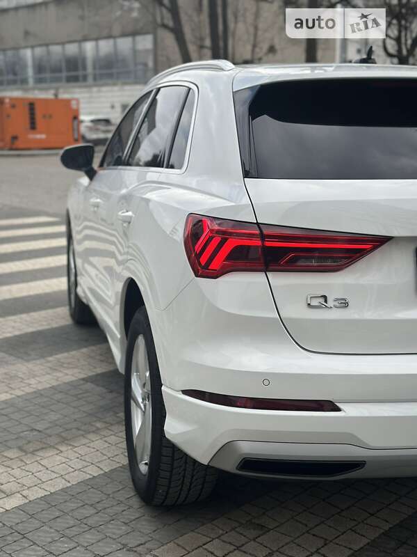 Позашляховик / Кросовер Audi Q3 2019 в Львові