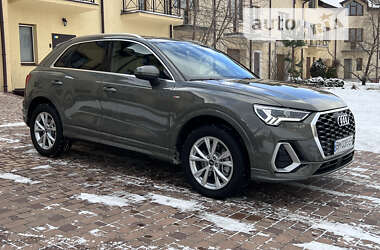 Внедорожник / Кроссовер Audi Q3 2022 в 