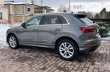 Внедорожник / Кроссовер Audi Q3 2022 в 