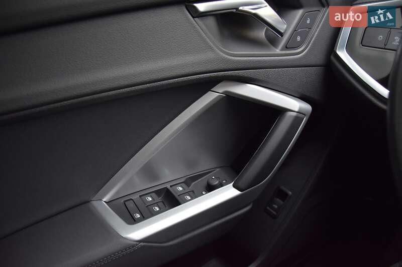 Внедорожник / Кроссовер Audi Q3 2020 в Львове