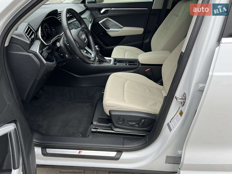 Внедорожник / Кроссовер Audi Q3 2020 в Сумах