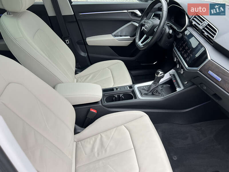 Внедорожник / Кроссовер Audi Q3 2020 в Сумах