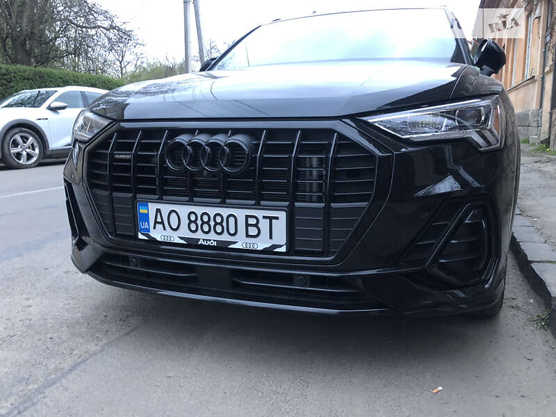 Внедорожник / Кроссовер Audi Q3 2022 в Ужгороде
