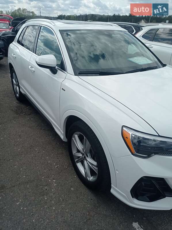 Позашляховик / Кросовер Audi Q3 2020 в Києві