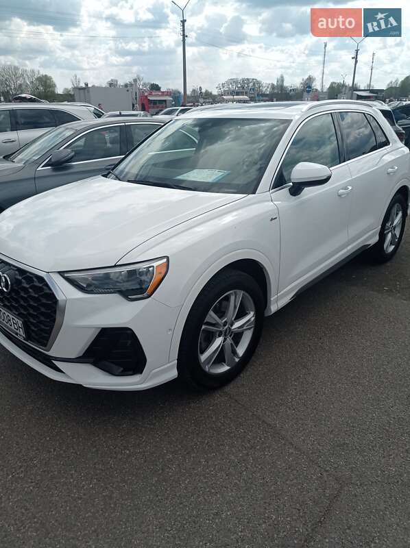 Позашляховик / Кросовер Audi Q3 2020 в Києві