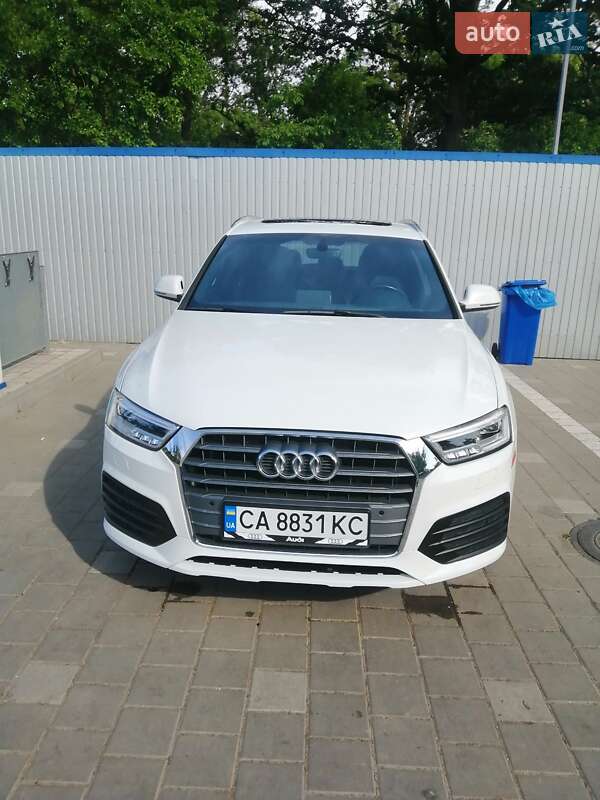 Внедорожник / Кроссовер Audi Q3 2015 в Черкассах