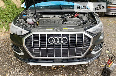Позашляховик / Кросовер Audi Q3 2021 в 