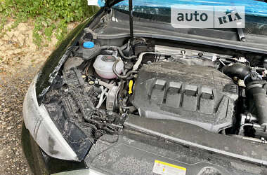 Позашляховик / Кросовер Audi Q3 2021 в 