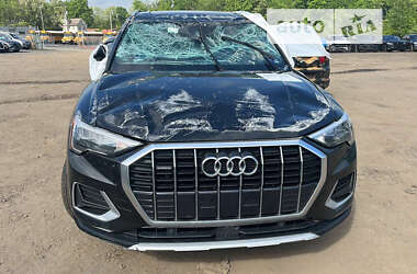 Позашляховик / Кросовер Audi Q3 2021 в 