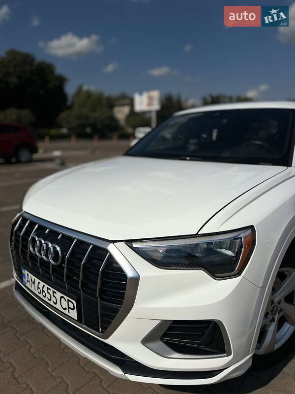 Внедорожник / Кроссовер Audi Q3 2019 в Житомире