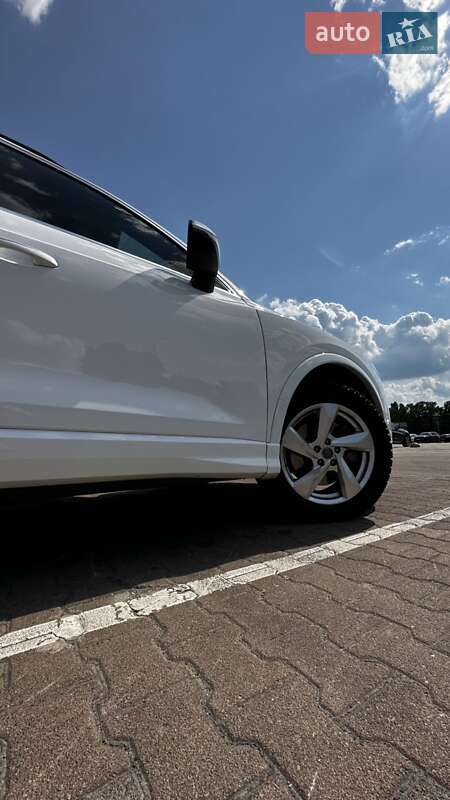 Внедорожник / Кроссовер Audi Q3 2019 в Житомире