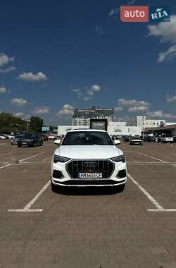 Позашляховик / Кросовер Audi Q3 2019 в 