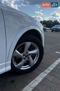 Позашляховик / Кросовер Audi Q3 2019 в 
