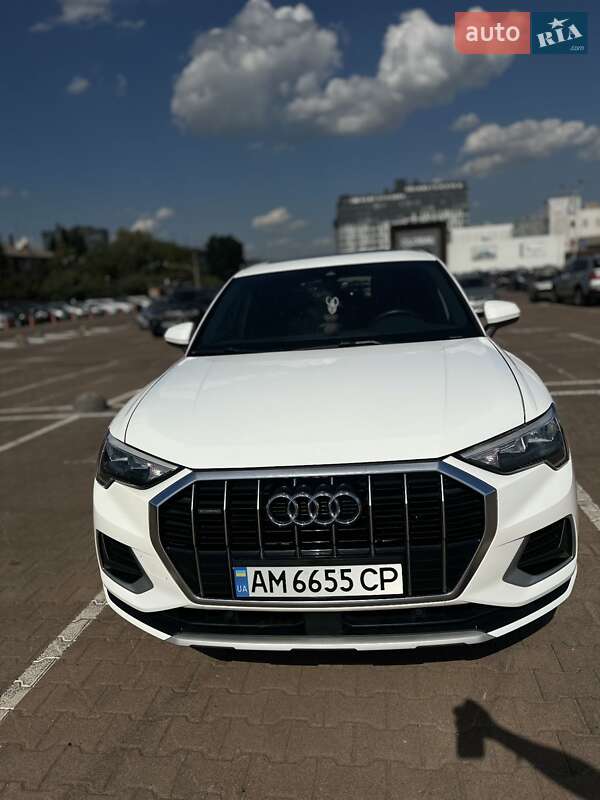 Внедорожник / Кроссовер Audi Q3 2019 в Житомире