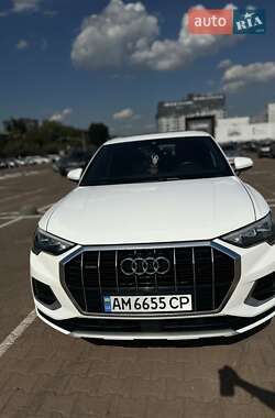 Позашляховик / Кросовер Audi Q3 2019 в 