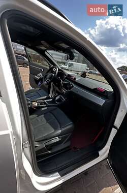 Позашляховик / Кросовер Audi Q3 2019 в 