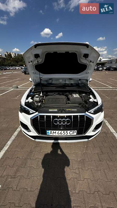 Внедорожник / Кроссовер Audi Q3 2019 в Житомире