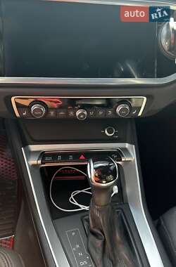 Позашляховик / Кросовер Audi Q3 2019 в 