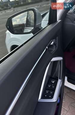 Позашляховик / Кросовер Audi Q3 2019 в 