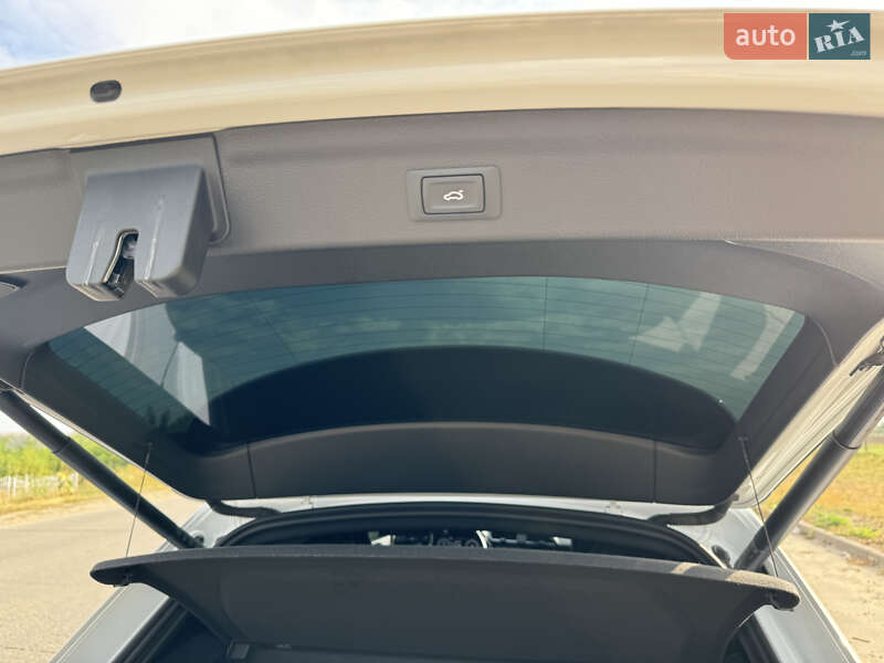 Внедорожник / Кроссовер Audi Q3 2022 в Киеве
