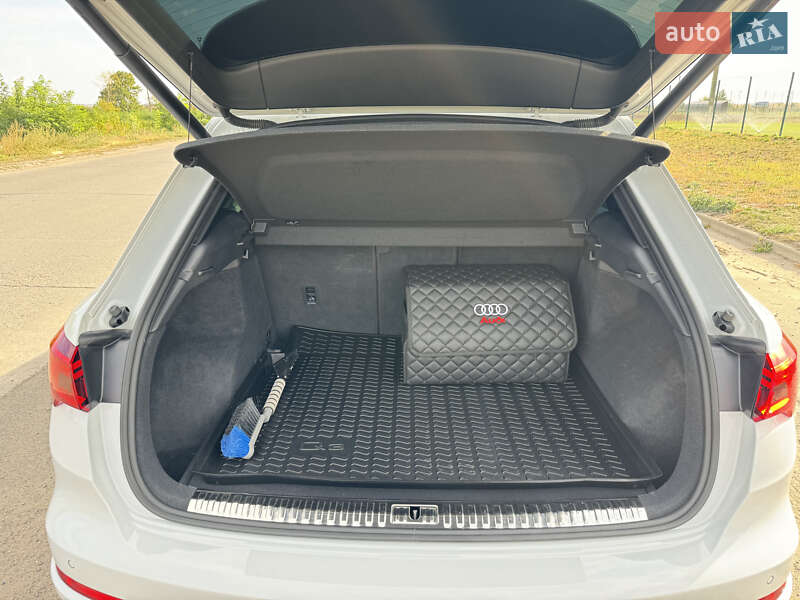 Внедорожник / Кроссовер Audi Q3 2022 в Киеве