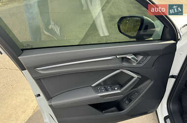 Внедорожник / Кроссовер Audi Q3 2022 в Киеве