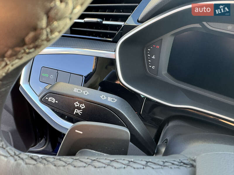 Внедорожник / Кроссовер Audi Q3 2021 в Киеве