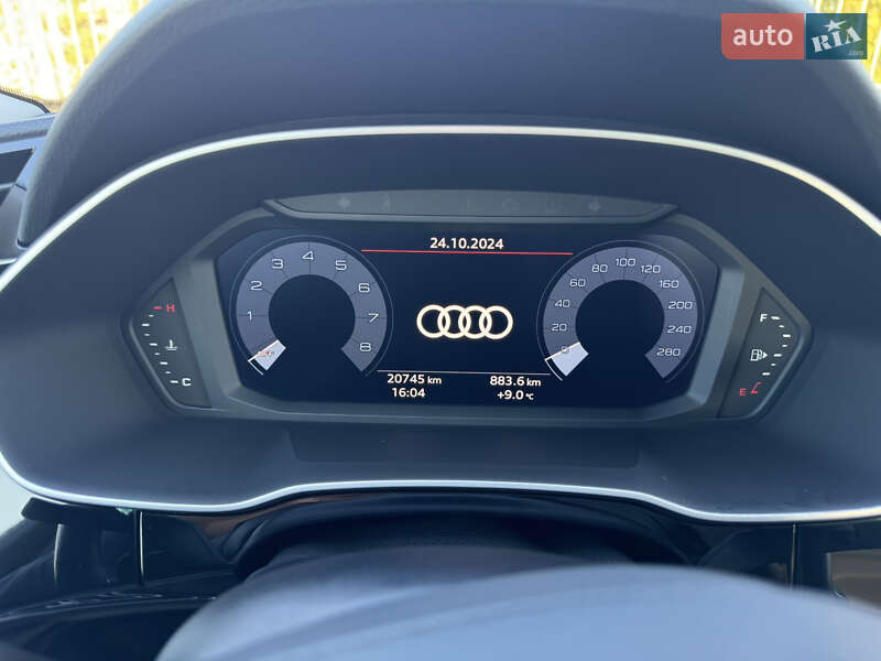 Внедорожник / Кроссовер Audi Q3 2021 в Киеве