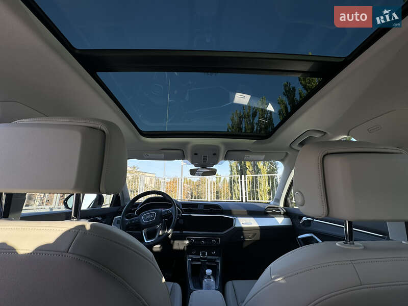 Внедорожник / Кроссовер Audi Q3 2021 в Киеве