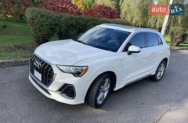 Внедорожник / Кроссовер Audi Q3 2021 в 