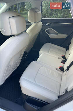 Внедорожник / Кроссовер Audi Q3 2021 в 