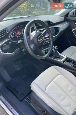 Внедорожник / Кроссовер Audi Q3 2021 в 