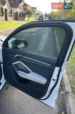 Внедорожник / Кроссовер Audi Q3 2021 в 